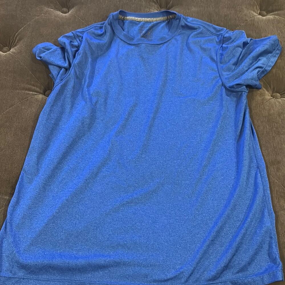 Men’s work out shirt size medium